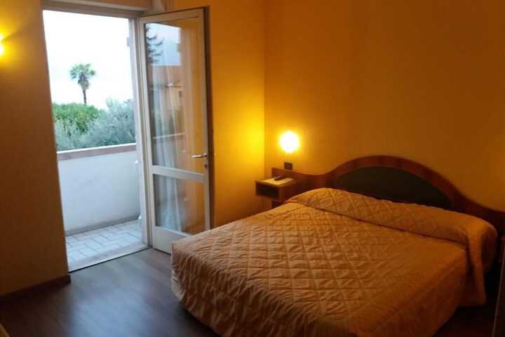 Room 8 of 24