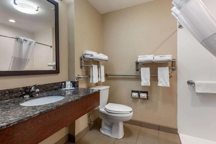 Accessible Suite Queen Bed Accessible Bathtub Sofa Bed Living Area Full Breakfast (16 of 16)