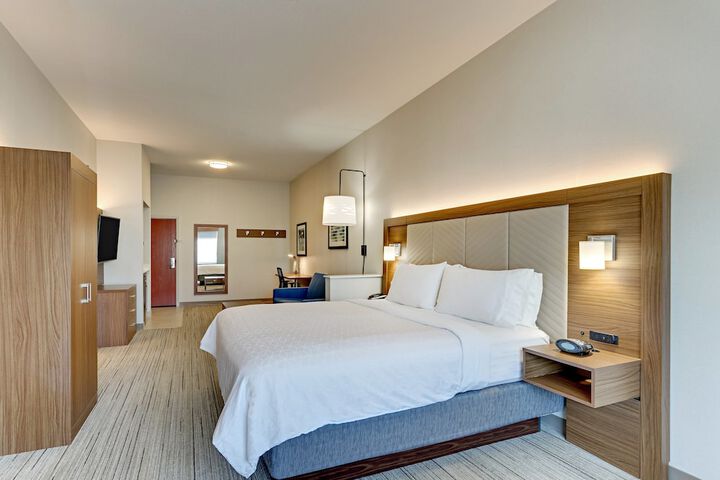1 King Bed (11 of 20)