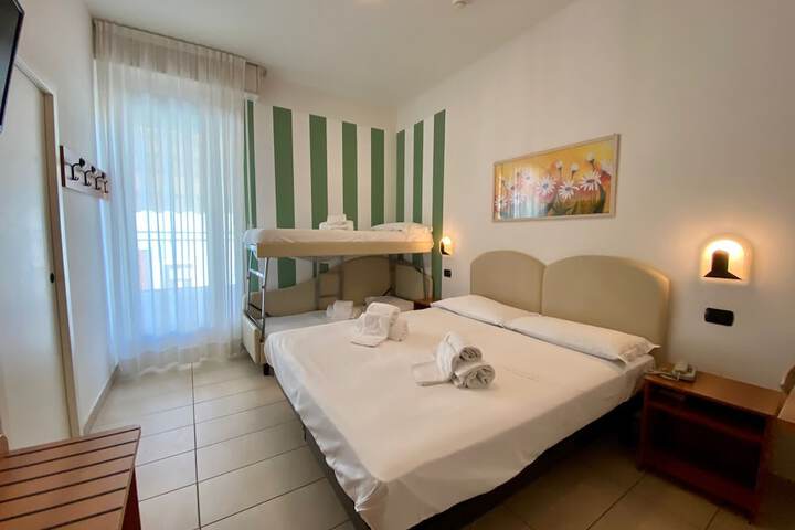 Room 9 of 25