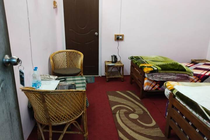 Room 4 of 12