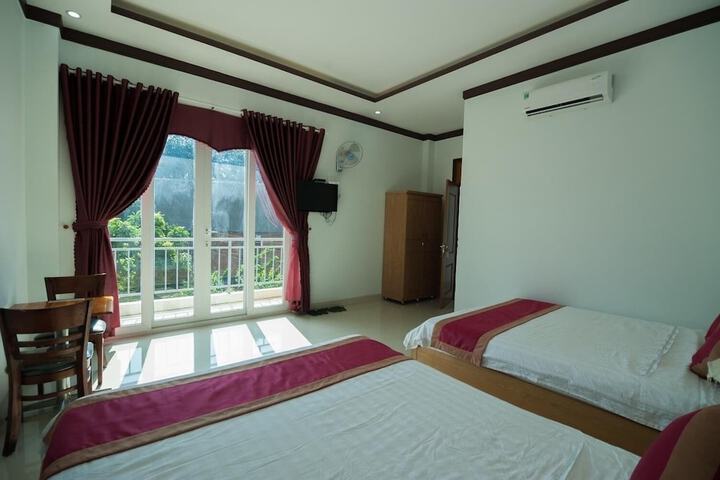 Room 13 of 35