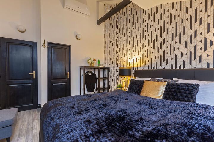 Room 32 of 61
