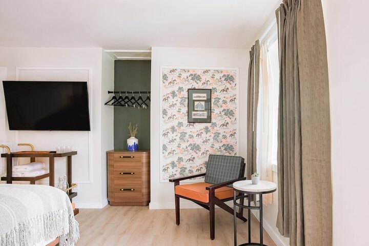 Room 3 of 7