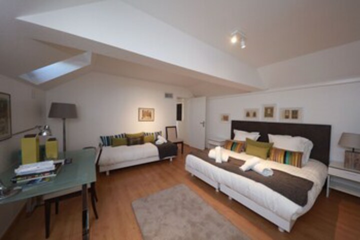 Room 15 of 16