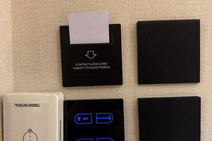 Room 6 of 19