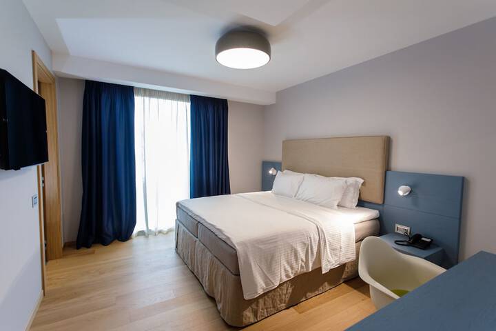 Room 4 of 42