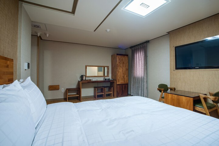 Room 12 of 22