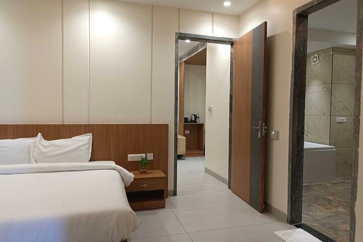 Room 10 of 35