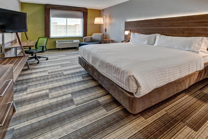 1 King Bed (9 of 15)