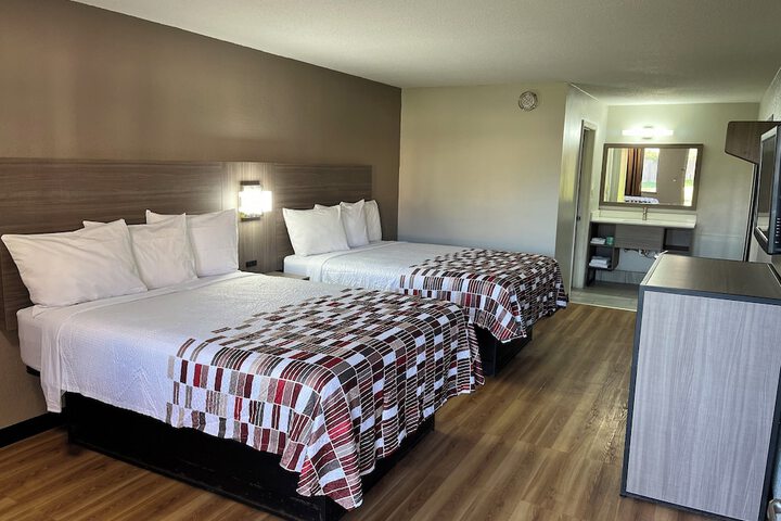 Deluxe 2 Queen Beds (4 of 12)