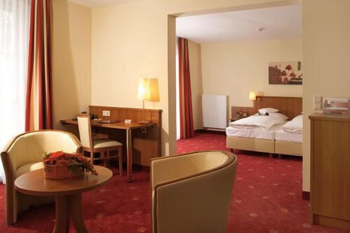 Room 8 of 32