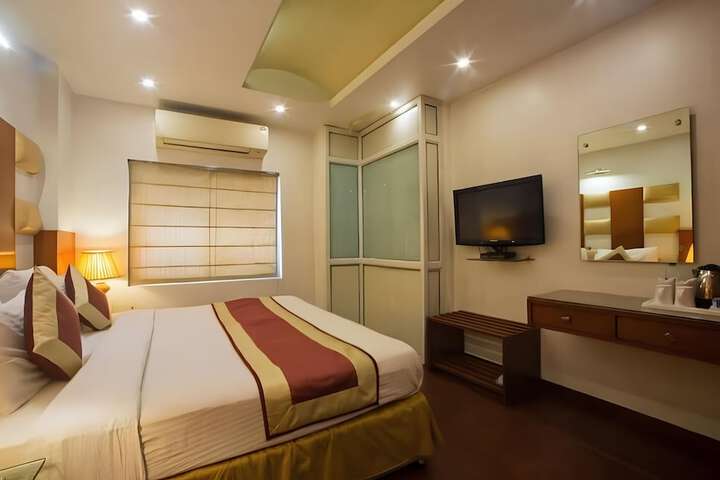 Room 11 of 27