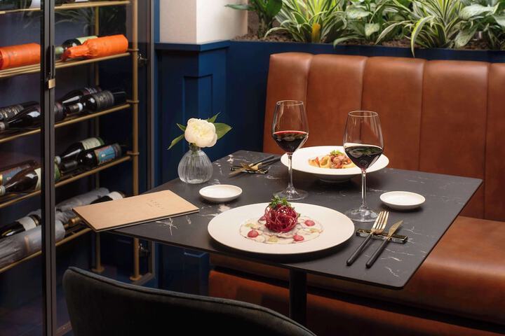 Dining 62 of 97