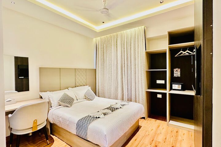 Room 3 of 9