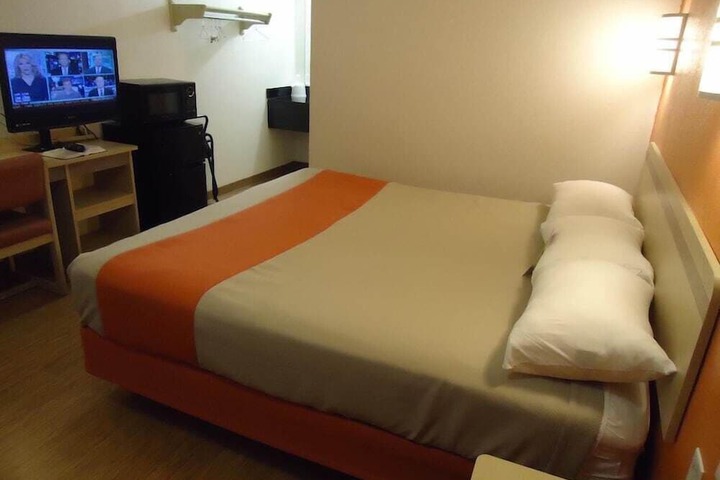 Room 18 of 37