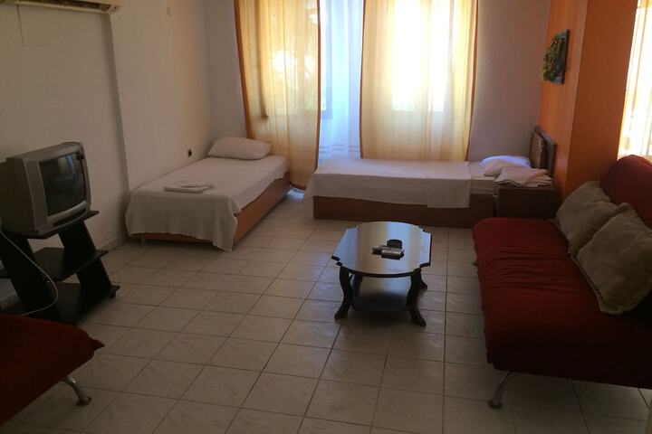 Room 9 of 18