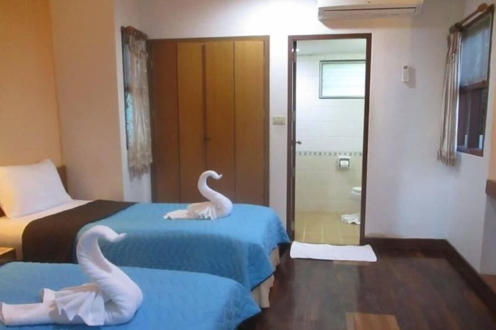 Room 14 of 66