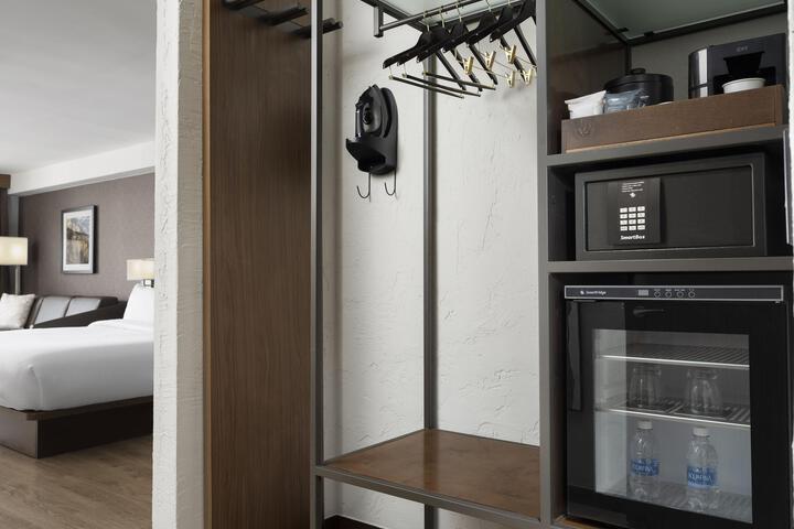 Room 17 of 180