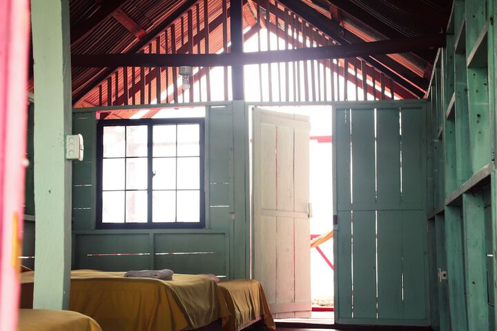 Room 5 of 18