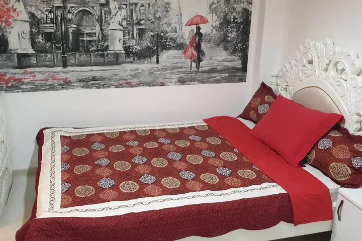Room 2 of 10