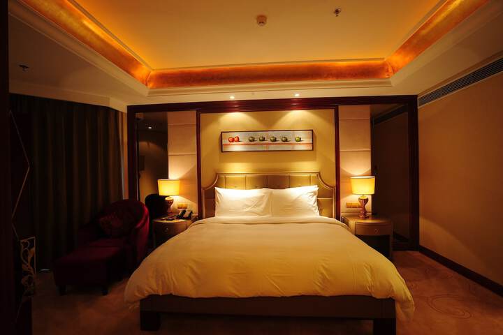 Room 5 of 28