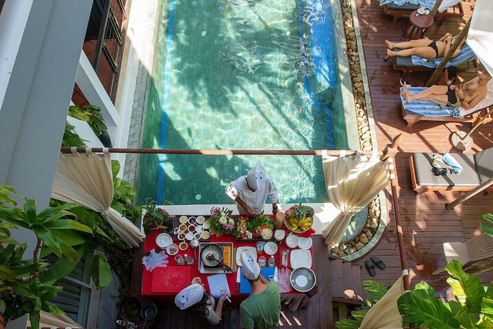 Hotel with Pool