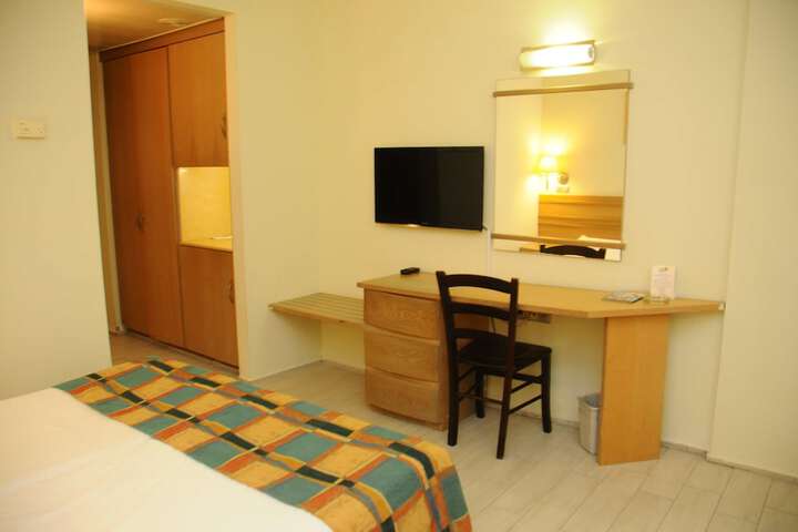 Room 7 of 31