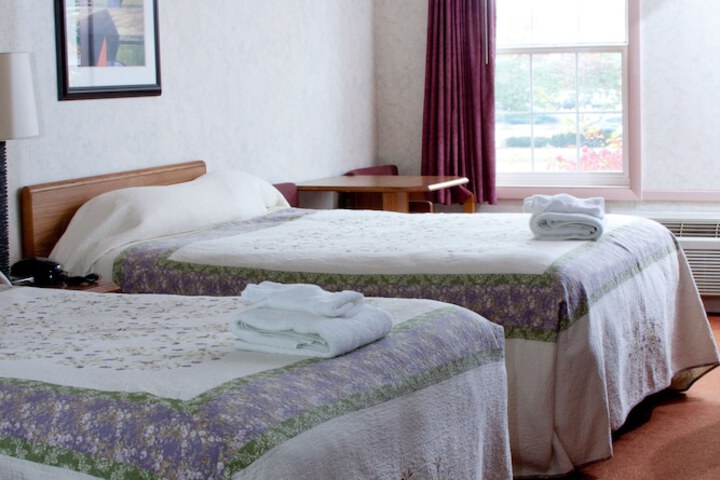 Classic 2 Queen Beds Not Wheelchair Accessible (2 of 14)