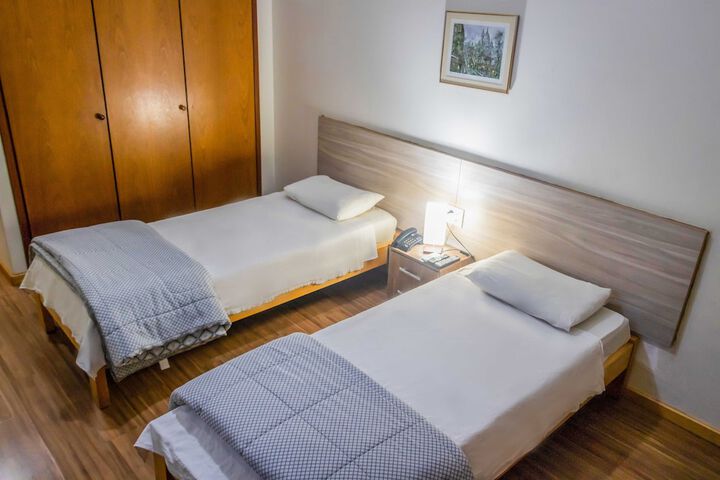 Room 8 of 34