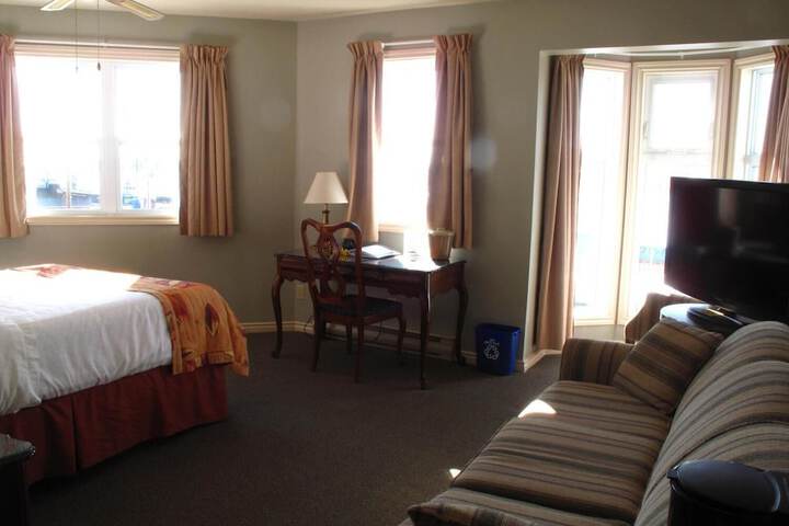 Room 3 of 48