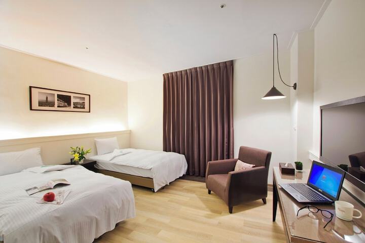Room 5 of 30
