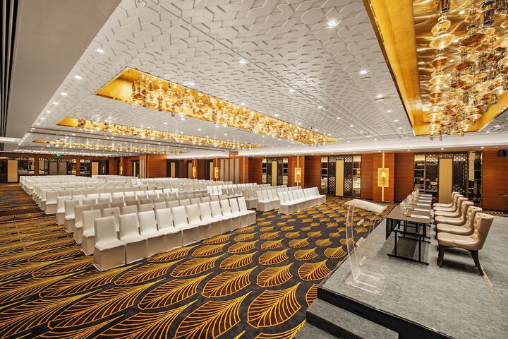 Ballroom/Hall 216 of 231