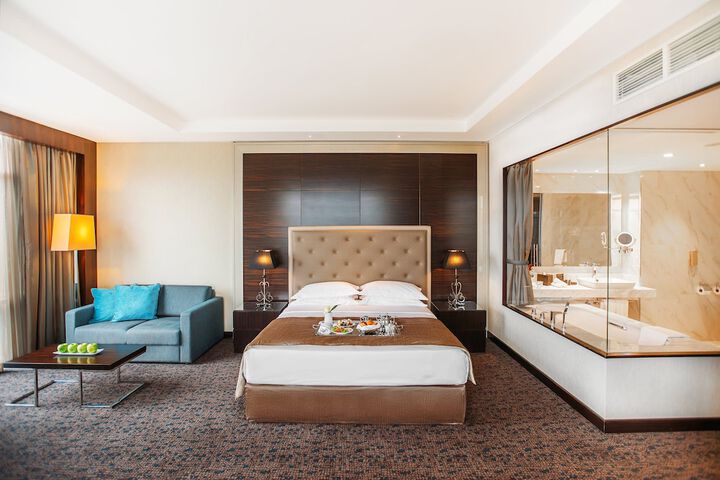 Room 42 of 156