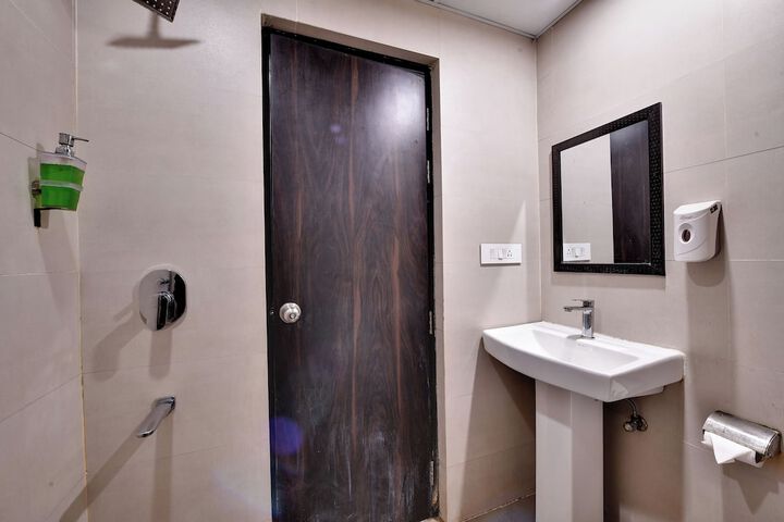 Room 17 of 31