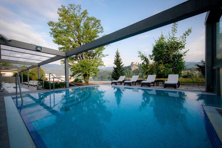 Hotel with Pool