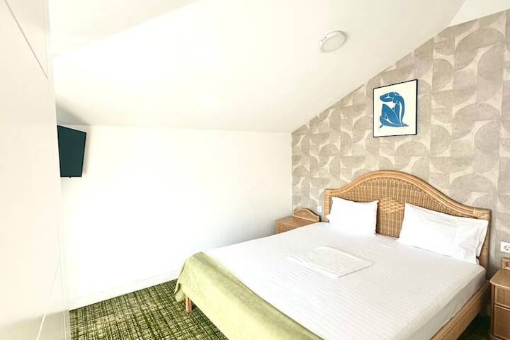 Room 5 of 34