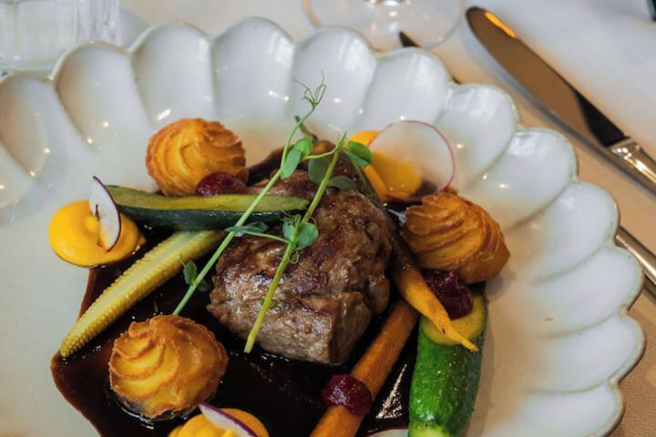 Dining 48 of 56