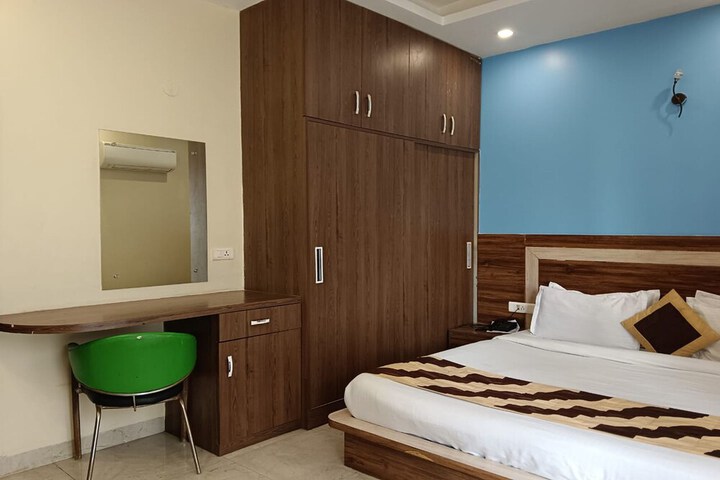 Room 15 of 44