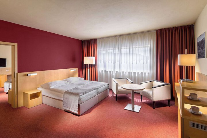 Room 8 of 30