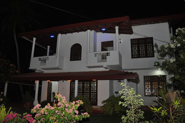 Hotel Exterior 1 of 12