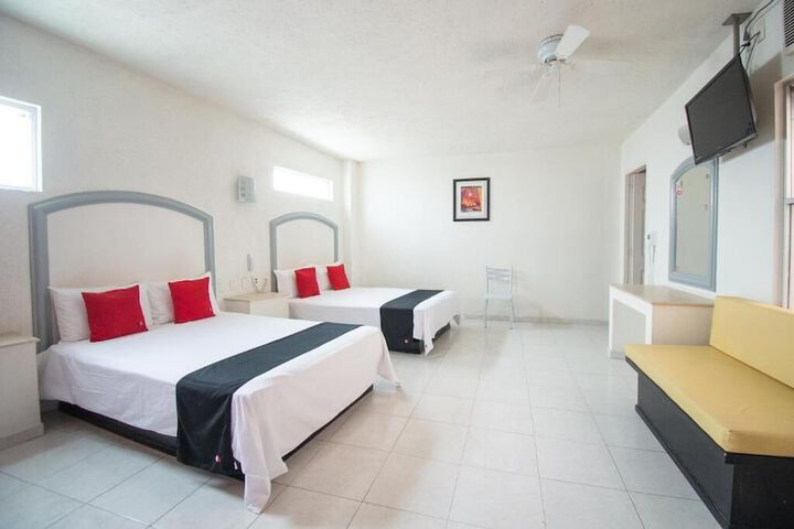 Room 9 of 28