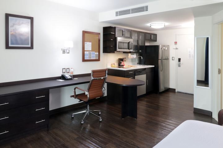 Room 3 of 72