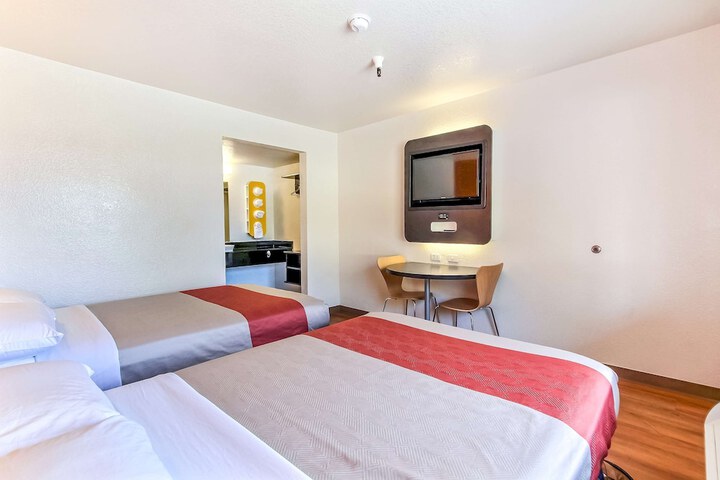 2 Double Beds (2 of 4)