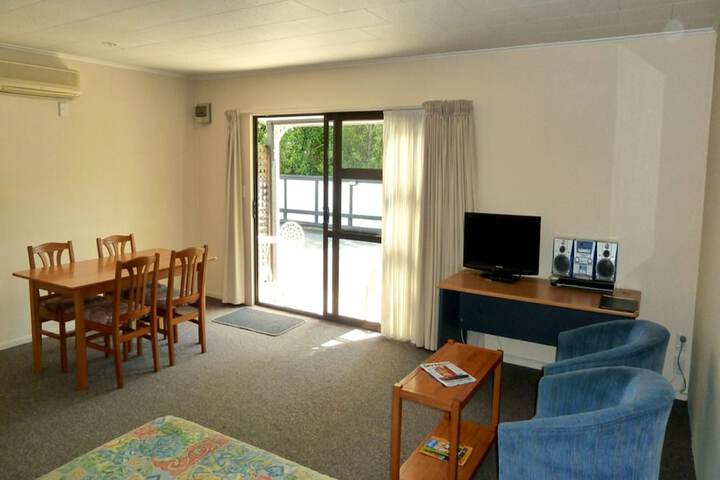 Room 2 of 38