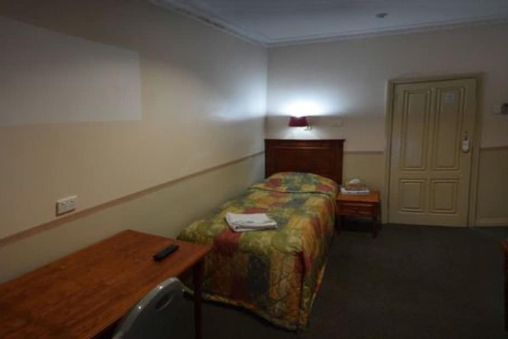 Room 19 of 98