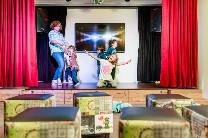 Childrens Activities 45 of 93
