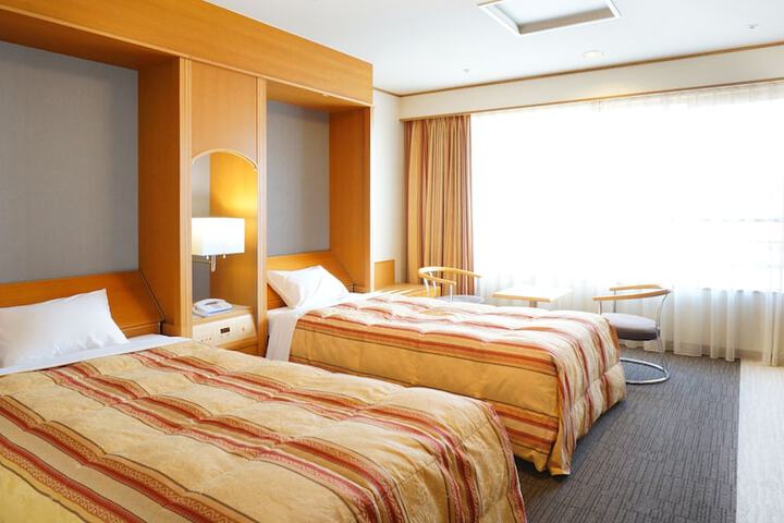 Room 4 of 83