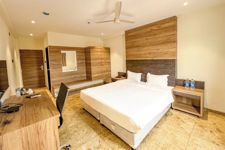 Room 12 of 33