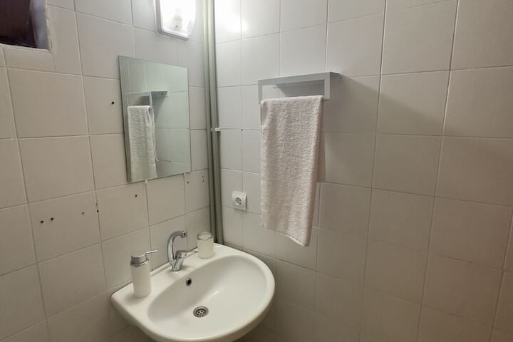 Room 10 of 21